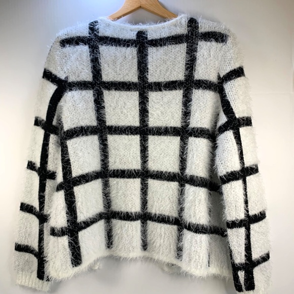 Women’s Buttery Soft Luxurious Black & White eyelash plaid sweater cardigan - Picture 2 of 8